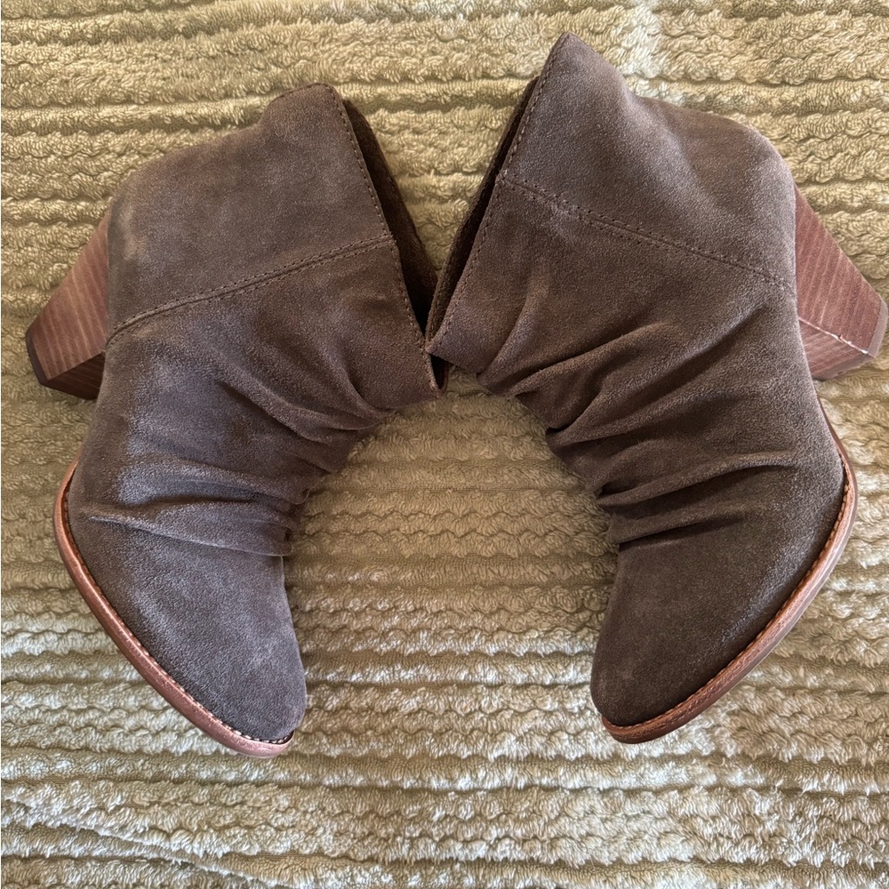 Splendid Size 6.5 gray suede booties